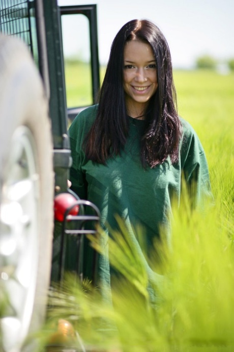 Gwen Polanska naken modell bild