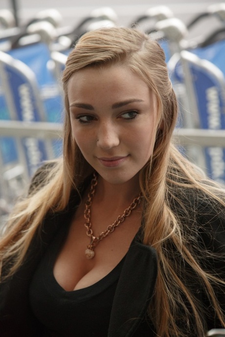 Kendra Sunderland modell konst samling