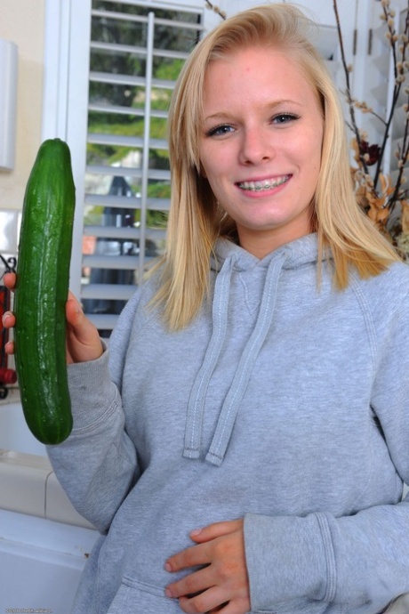 Elaina Raye nakenstjärna bild